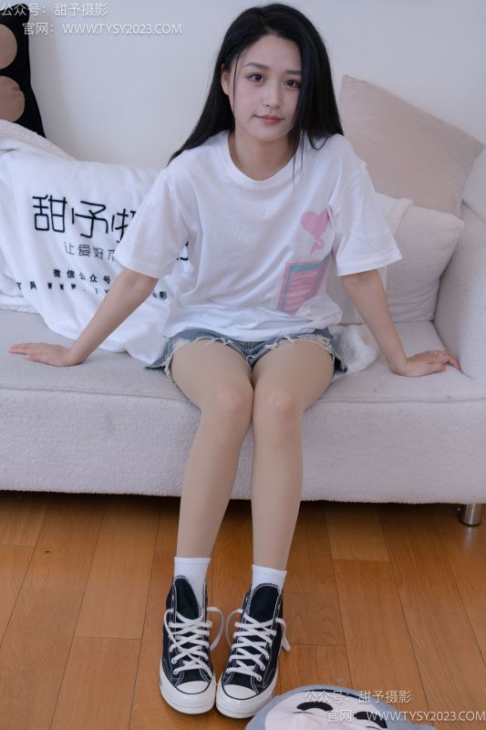 甜予攝影072期 瀾瀾-帆布鞋、白棉襪、踩蠟筆小新玩偶劇情完整版 [125P/2V/10.6G]插圖2