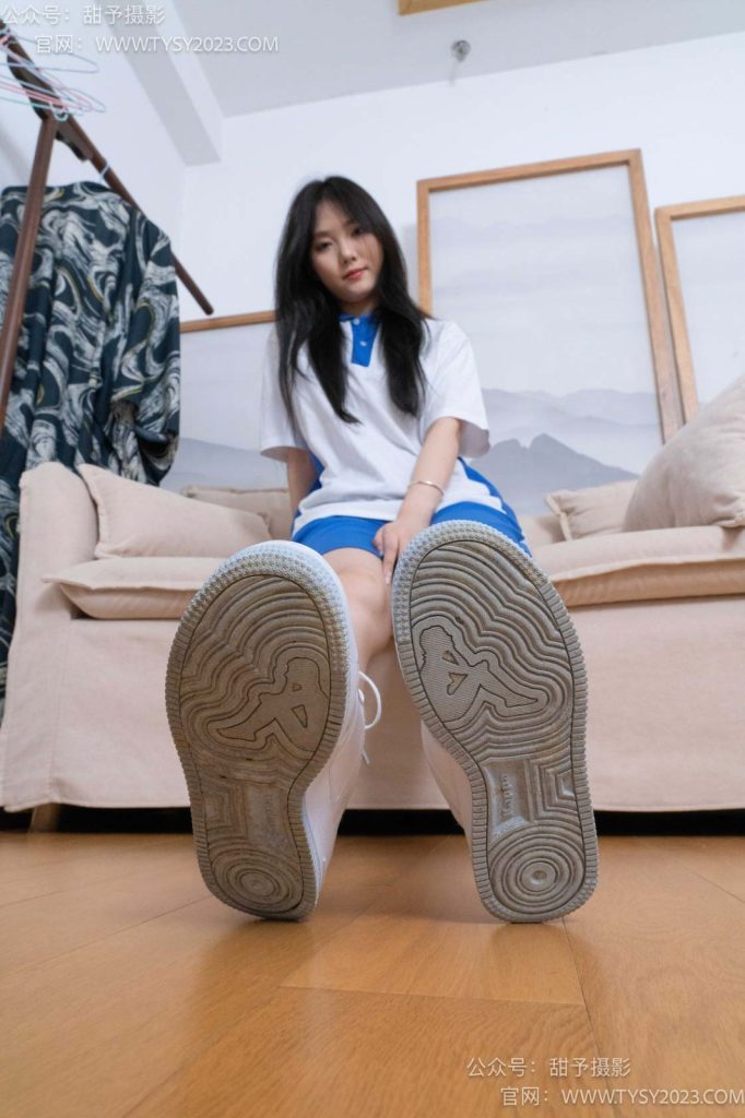 甜予攝影 NO.080 璇璇-校服、板鞋、裸足、光腳踩小西紅柿葡萄的劇情[134P/2V/11.74GB]插圖2