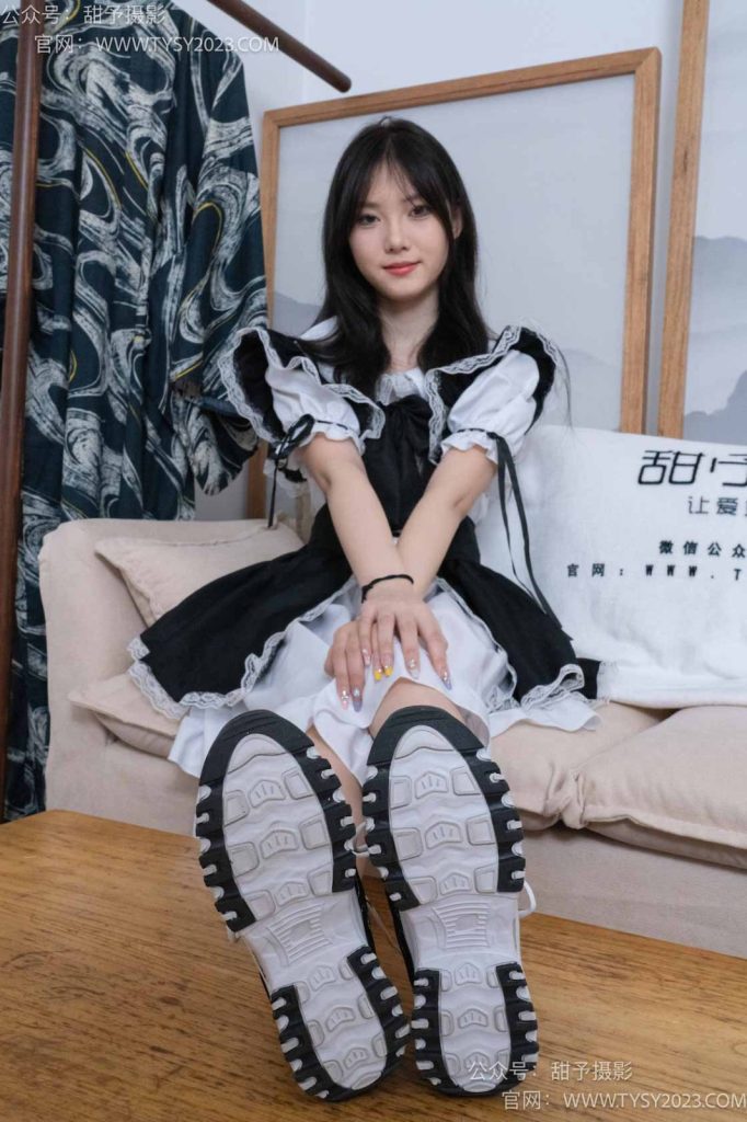 甜予攝影 NO.083 璇璇-運(yùn)動(dòng)鞋、白棉襪、裸足[133P/2V/9.95GB]插圖1