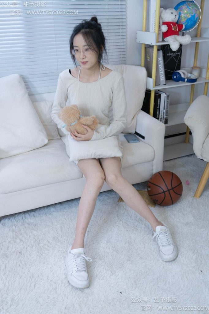 甜予攝影 NO.087 靜靜-板鞋、白棉襪、裸足[106P/2V/9.35GB]插圖1