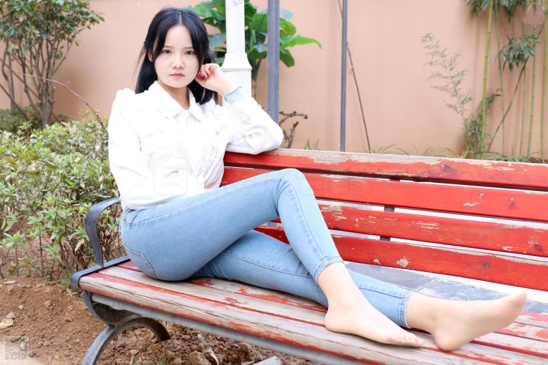 [SiHua思話] SH035 愛穿絲襪的鄉(xiāng)下表妹 小表妹 [95P/2V/691MB]-無料攝影圈