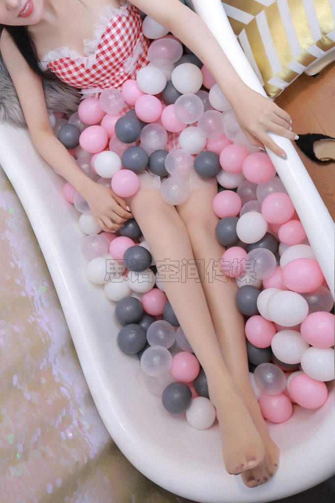 [SiHua思話] SH176 筱蝶 波波球上的美腿少女 [50P/94MB]插圖2