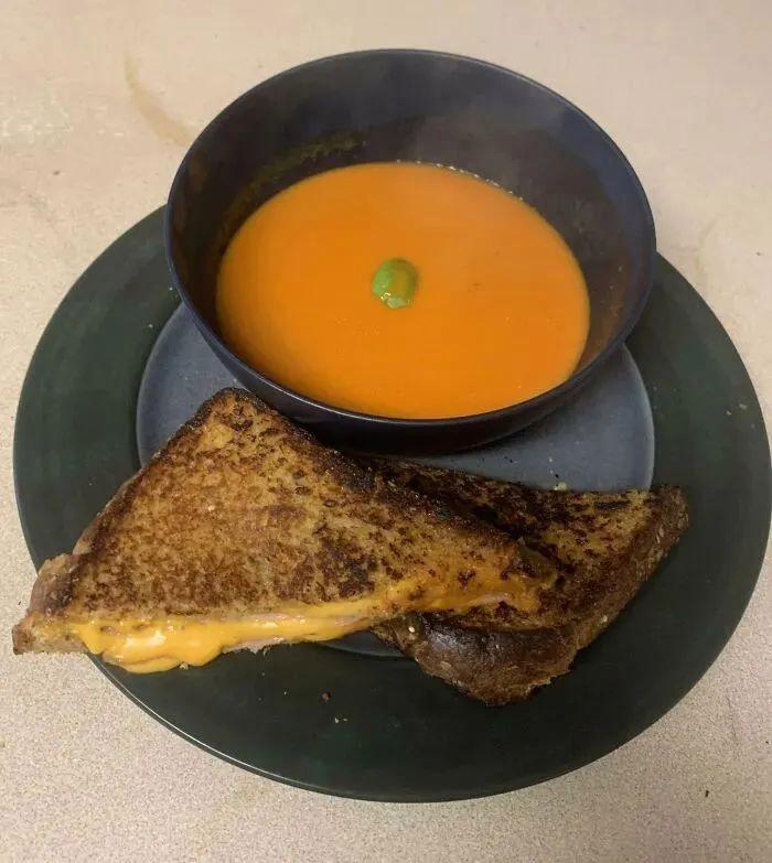 38張搞笑又扎心的收獲照：有人種出“拳頭番茄”，有人收獲一顆藍莓插圖27