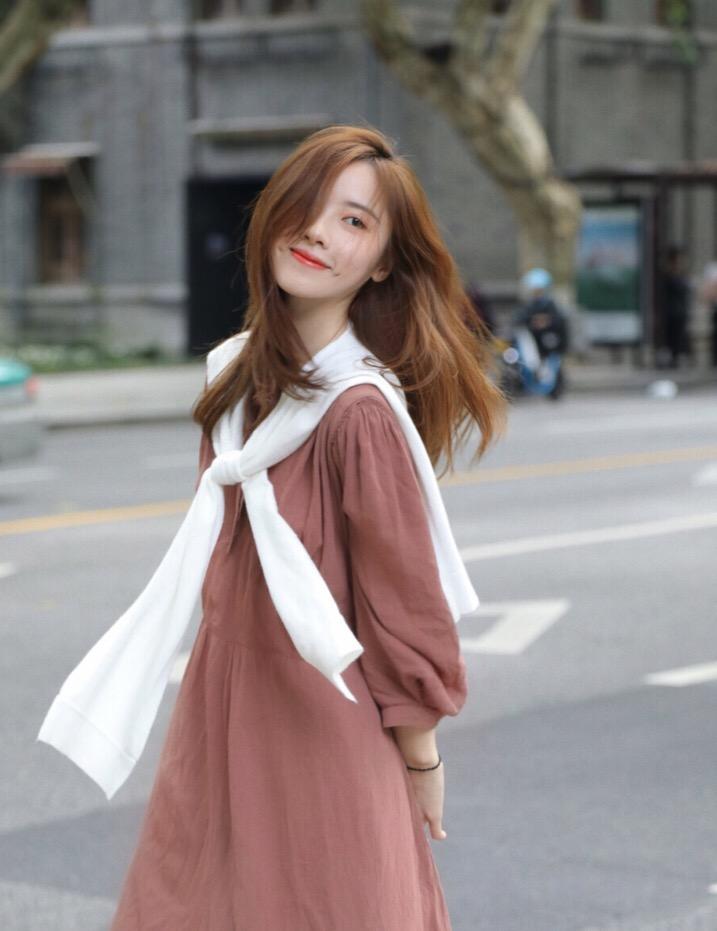 拍照并不一定要美景，學好這7個姿勢，街邊也能隨手拍美照-無料攝影圈