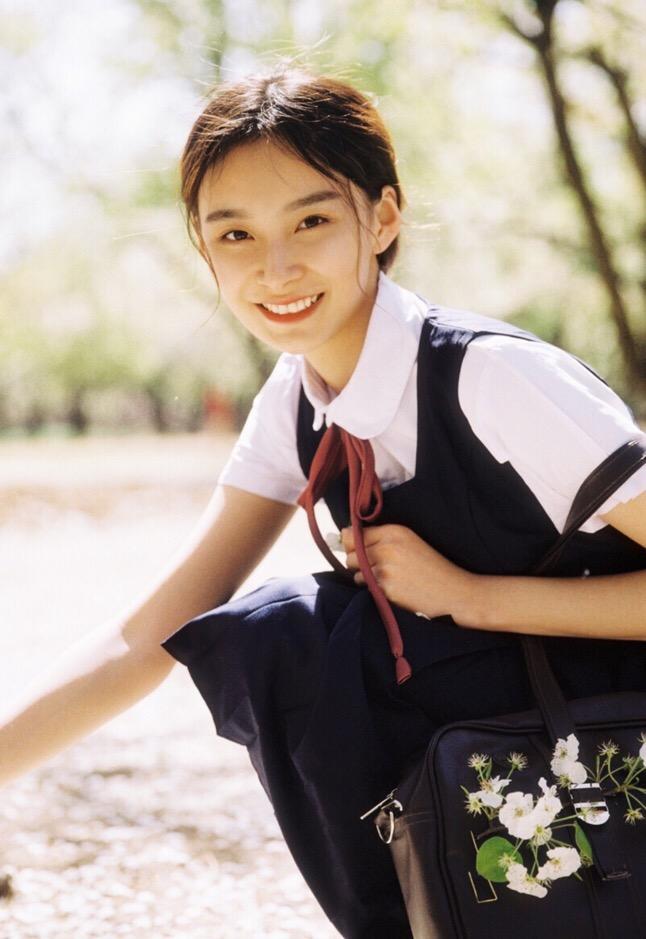 從不會擺拍到拍照達人，拍照姿勢可參考這7個，拍照又好看又自然插圖1