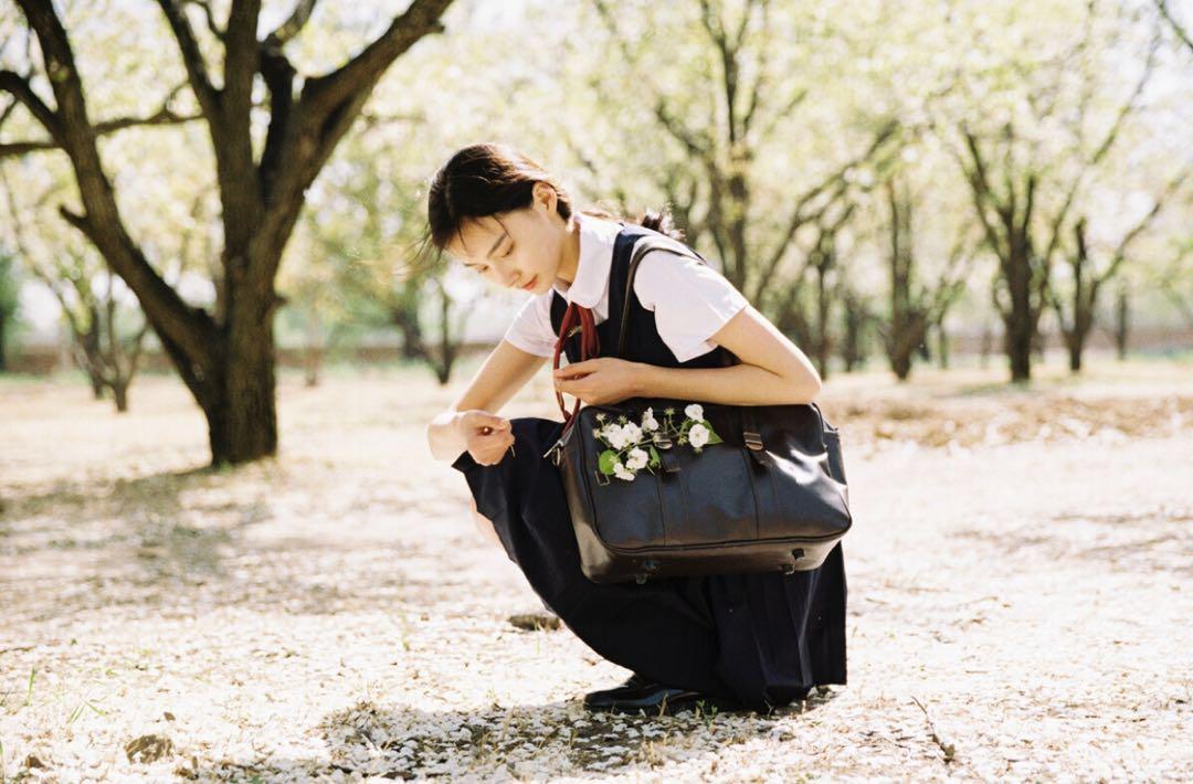 從不會擺拍到拍照達人，拍照姿勢可參考這7個，拍照又好看又自然-無料攝影圈