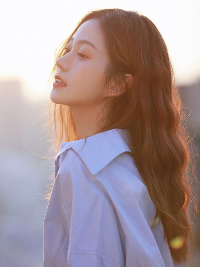 人像攝影不得不學的7個姿勢，簡約不做作，拍照更顯自然上鏡-無料攝影圈