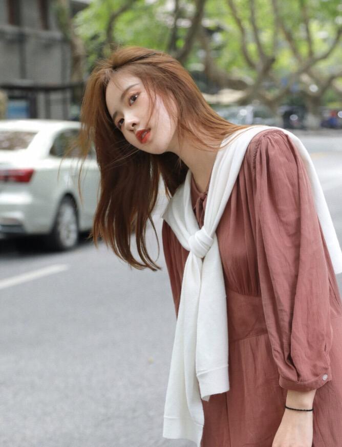 拍照并不一定要美景，學好這7個姿勢，街邊也能隨手拍美照插圖1