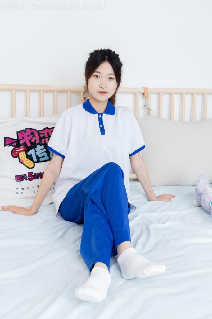 物戀傳媒 NO.2387 小夏-帆布鞋、白短棉襪、薄肉絲、校服[150P/1V/3.66GB]插圖5