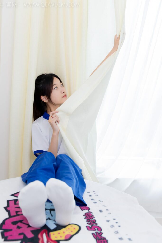 物戀傳媒 NO.2387 小夏-帆布鞋、白短棉襪、薄肉絲、校服[150P/1V/3.66GB]插圖4