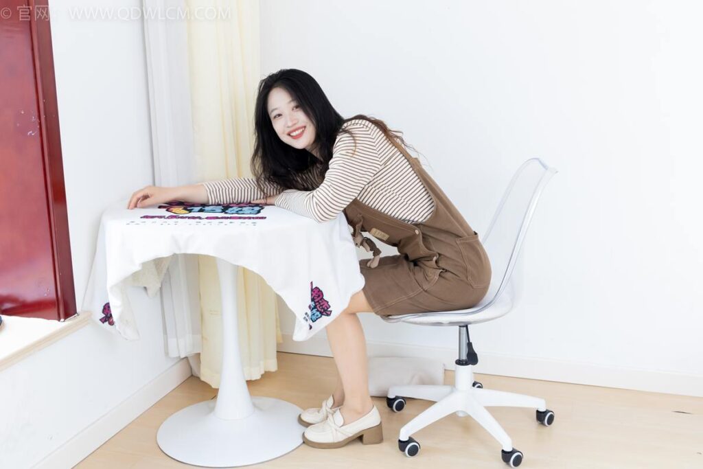 物戀傳媒 NO.2388 小紫-皮鞋、薄肉絲大腿襪[160P/1V/3.28GB]插圖4