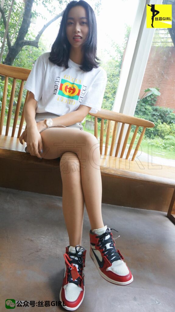 絲慕寫真 第003期 模特：三萬姐《秋風(fēng)與長腿的故事》[87P/116MB]插圖1