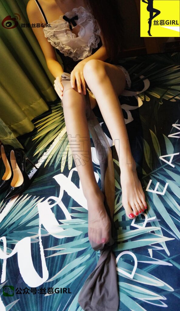 絲慕寫真 第004期 模特：秋秋 私密GIRL-絲密系列《主人該起床了》[99P/106MB]插圖1