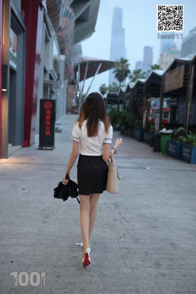 [IESS異思趣向] 一千零一夜 002《等公交的小姐姐》[99P/82MB]插圖1