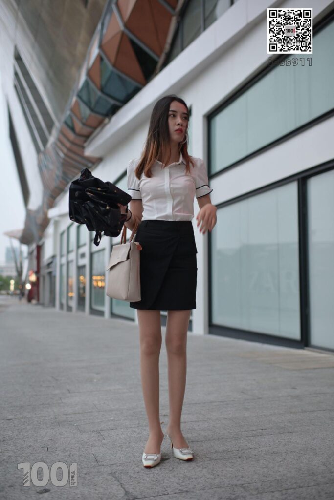 [IESS異思趣向] 一千零一夜 002《等公交的小姐姐》[99P/82MB]插圖2