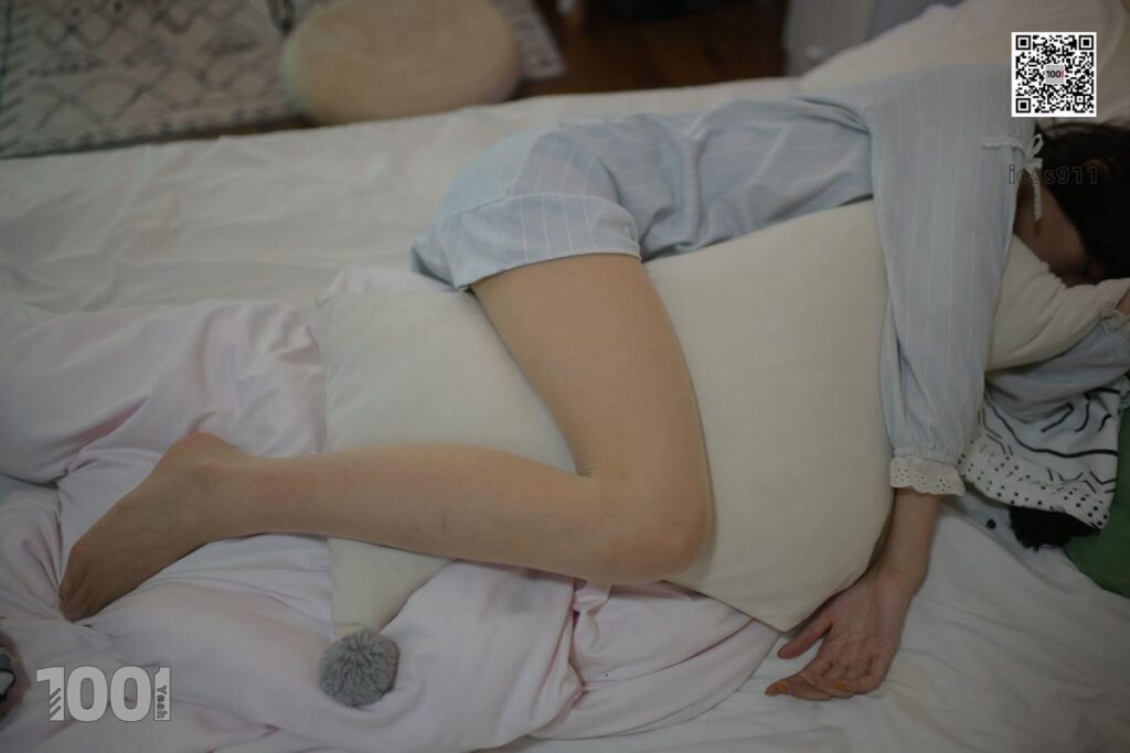 [IESS異思趣向] 一千零一夜 005《網(wǎng)絡(luò)女主播的私生活1》[99P/67MB]插圖3