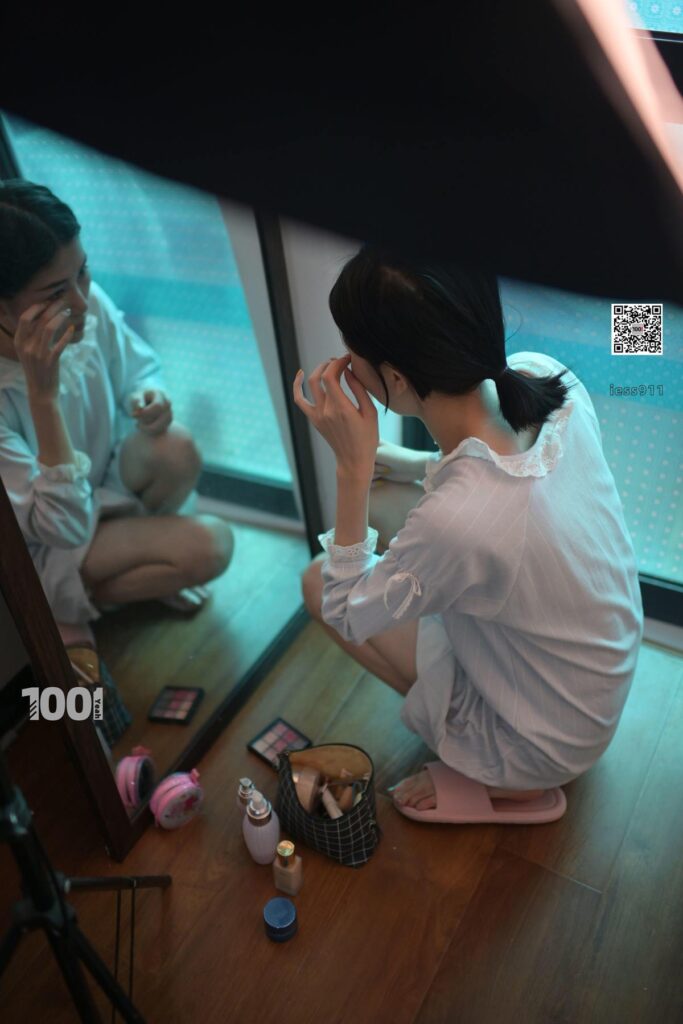 [IESS異思趣向] 一千零一夜 005《網(wǎng)絡(luò)女主播的私生活1》[99P/67MB]插圖2