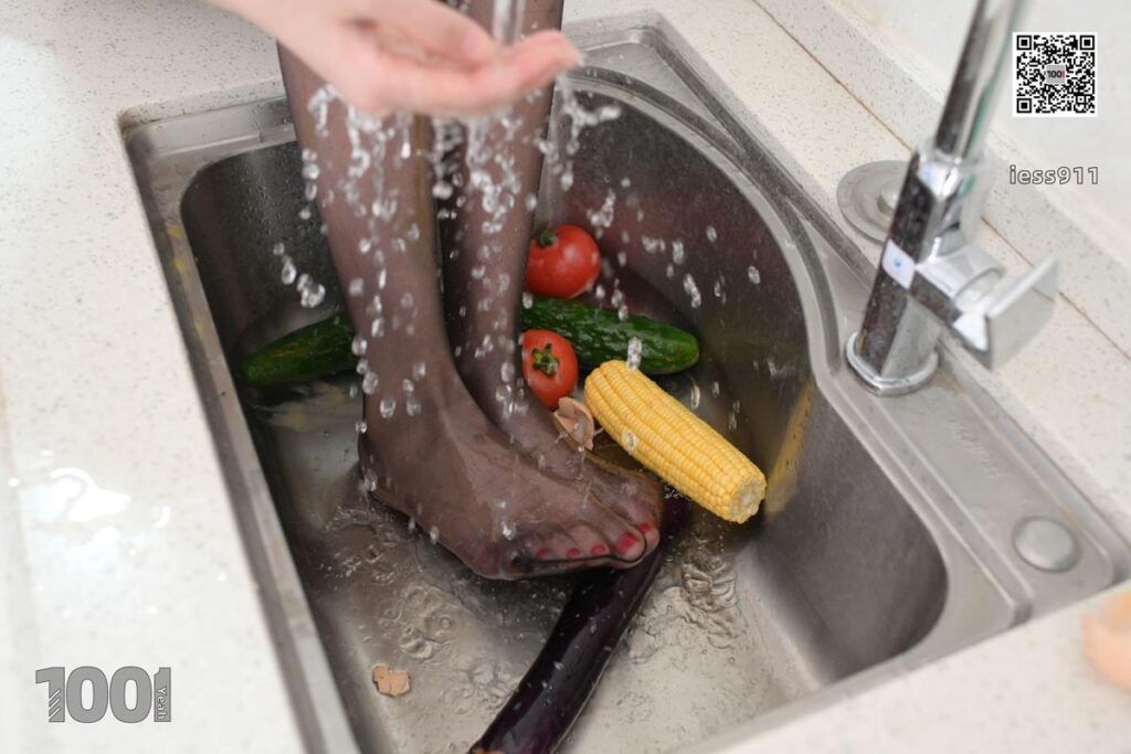 [IESS異思趣向] 一千零一夜 023 Lucy《廚房里的妻子3》[97P/69MB]插圖3