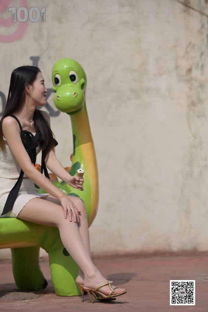 [IESS異思趣向] 一千零一夜 102 腿腿《媽媽，那個(gè)姐姐有冰淇淋3》 [95P/95MB]插圖1