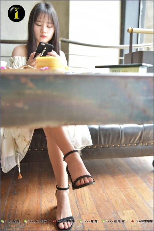 [IESS異思趣向] 普惠集 003-琪琪的完美裸足 [92P/110MB]-無料攝影圈