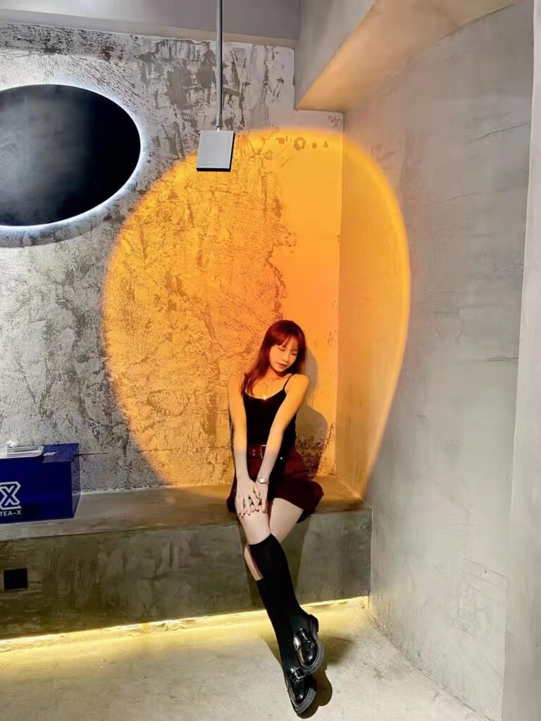 魚(yú)魚(yú)足影 002 敏敏38碼黑絲腳短褲皮鞋黑絲襪腳裸足 [179P/1V/928M]插圖5