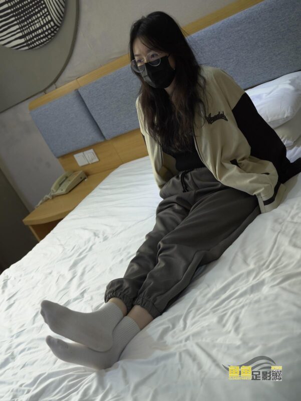 魚(yú)魚(yú)足影 103 茵茵老師白棉襪腳 [147P/1V/1.15G]-無(wú)料攝影圈