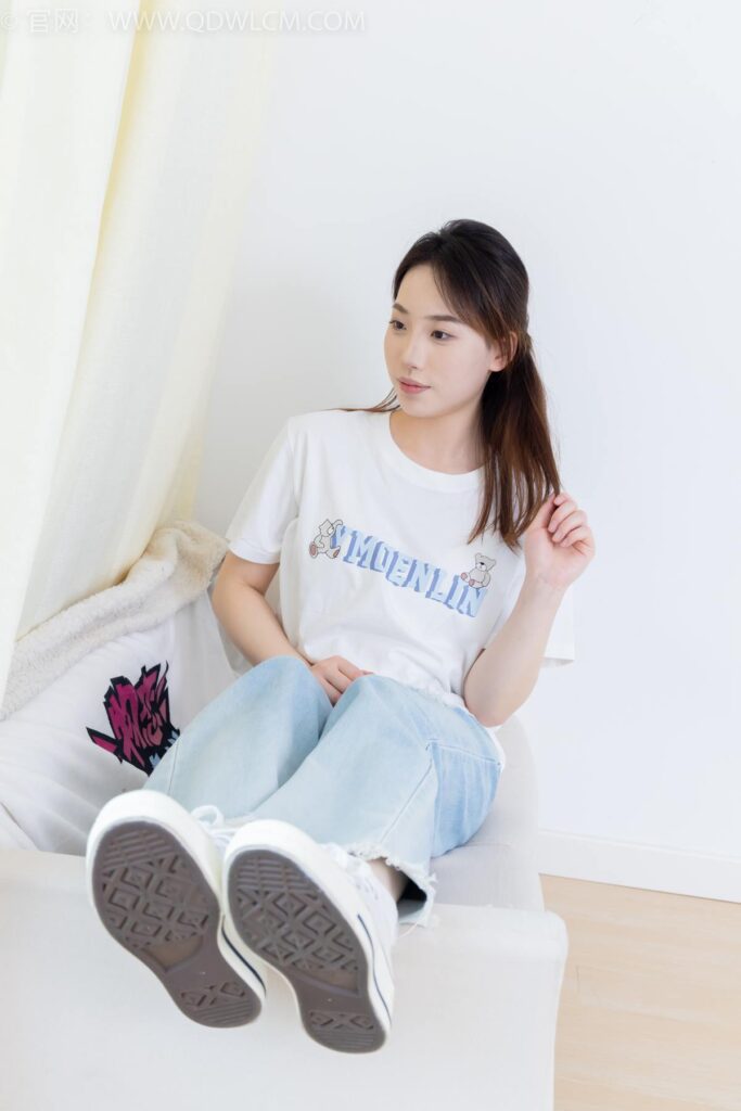 物戀傳媒 NO.2390 荔枝-帆布鞋、短白棉襪、裸足[150P/1V/3.66GB]插圖3