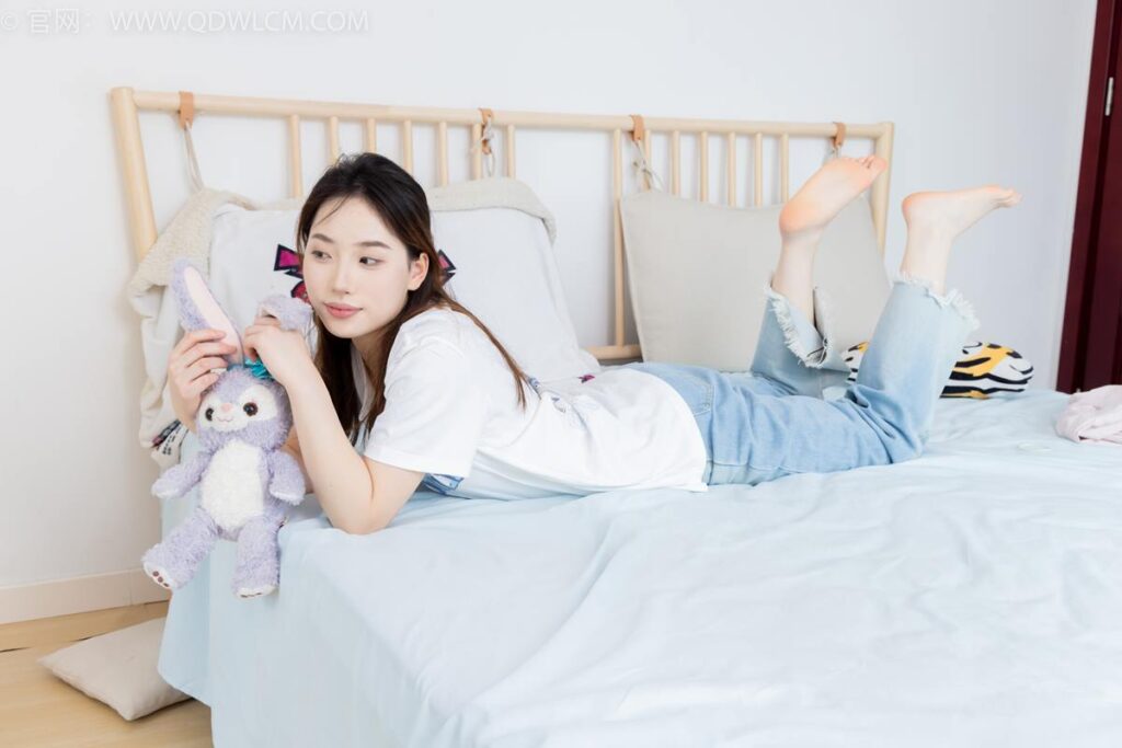 物戀傳媒 NO.2390 荔枝-帆布鞋、短白棉襪、裸足[150P/1V/3.66GB]插圖1