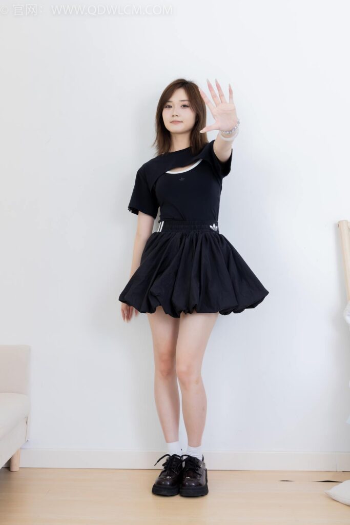 物戀傳媒 NO.2392 橙子-皮鞋、白棉襪、裸足[150P/1V/3.45GB]插圖2