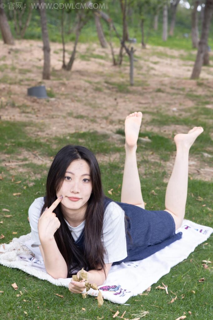 物戀傳媒 NO.2393 奶糖-帆布鞋、白棉襪、裸足[160P/1V/4.07GB]插圖2