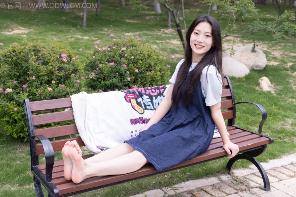 物戀傳媒 NO.2393 奶糖-帆布鞋、白棉襪、裸足[160P/1V/4.07GB]插圖1