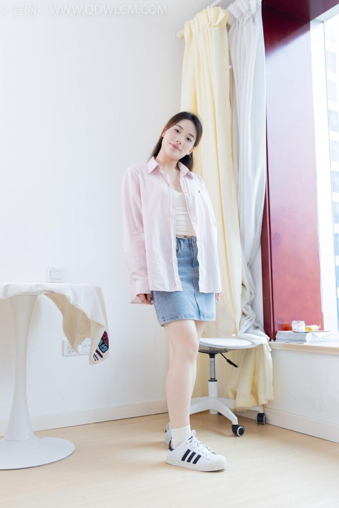 物戀傳媒 NO.2395 荔枝-板鞋、白棉襪、裸足[150P/1V/3.27GB]插圖1