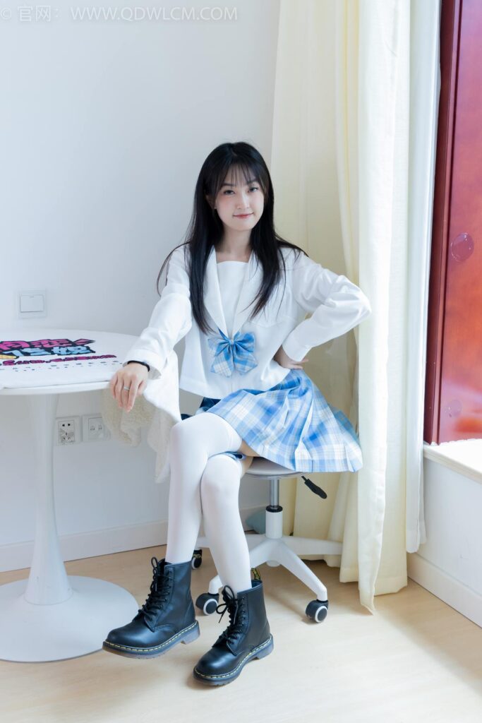 物戀傳媒 NO.2398 嘉木-帆布鞋、馬丁靴、過膝白襪[155P/1V/4.52GB]插圖3