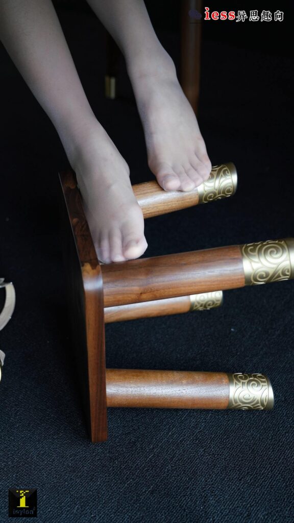 [IESS異思趣向] 普惠集 154 小捷-桌下乾坤 [73P/69.5MB]插圖3