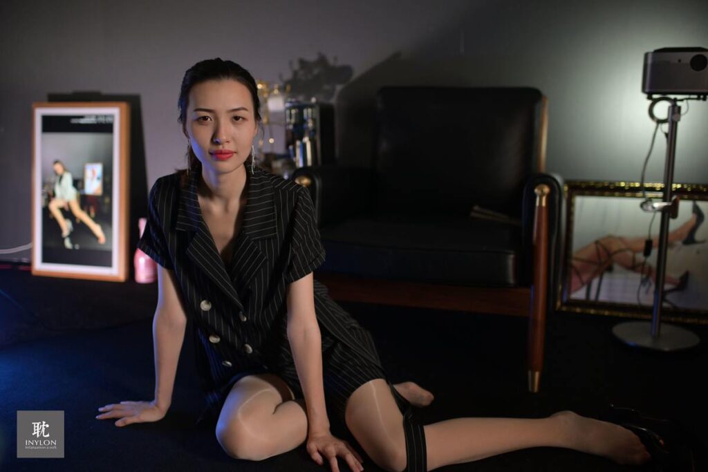 [IESS異思趣向] 普惠集 181-大妞的馬油襪II [82P/66MB]插圖1