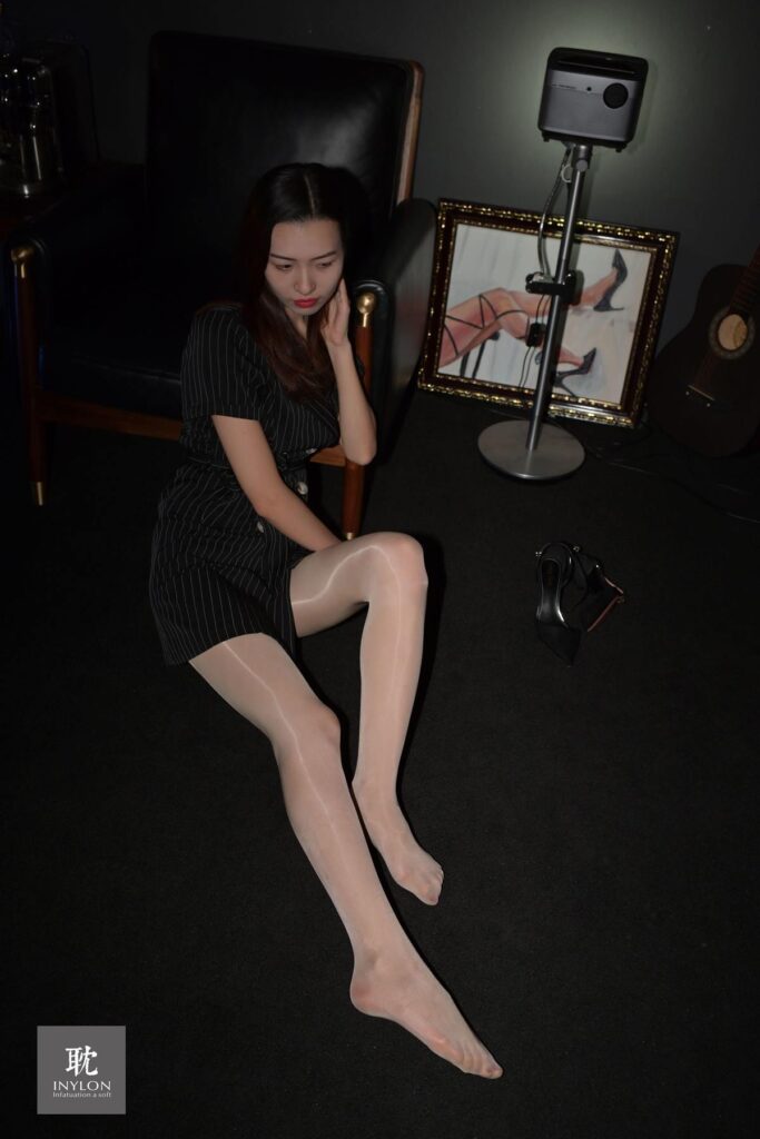 [IESS異思趣向] 普惠集 181-大妞的馬油襪II [82P/66MB]插圖2