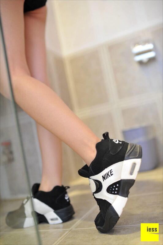 [IESS異思趣向] 2016.09.21 絲足便當(dāng)003：《絲襪與運(yùn)動(dòng)鞋》楚楚 [46P/21MB]-無料攝影圈
