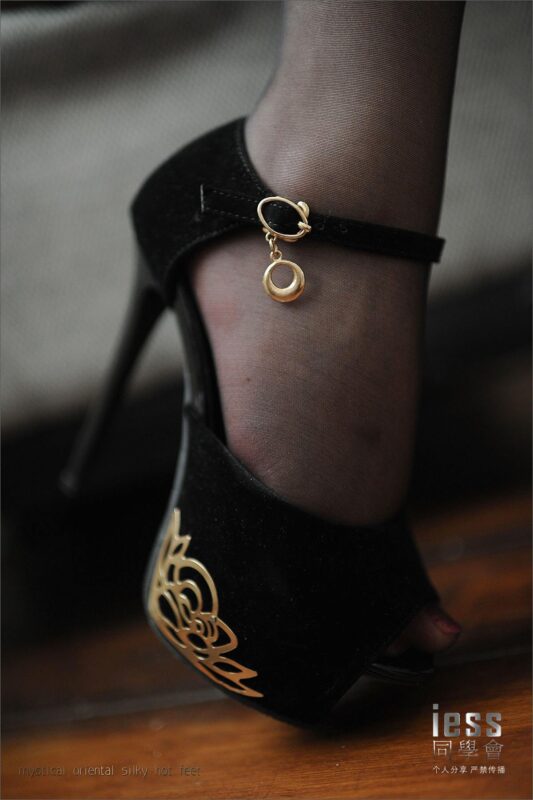 [IESS異思趣向] 2016.09.24 絲足便當(dāng)005：《鄰家女孩T檔嘿絲高跟的午后陽光》夢夢 [52P/36MB]-無料攝影圈