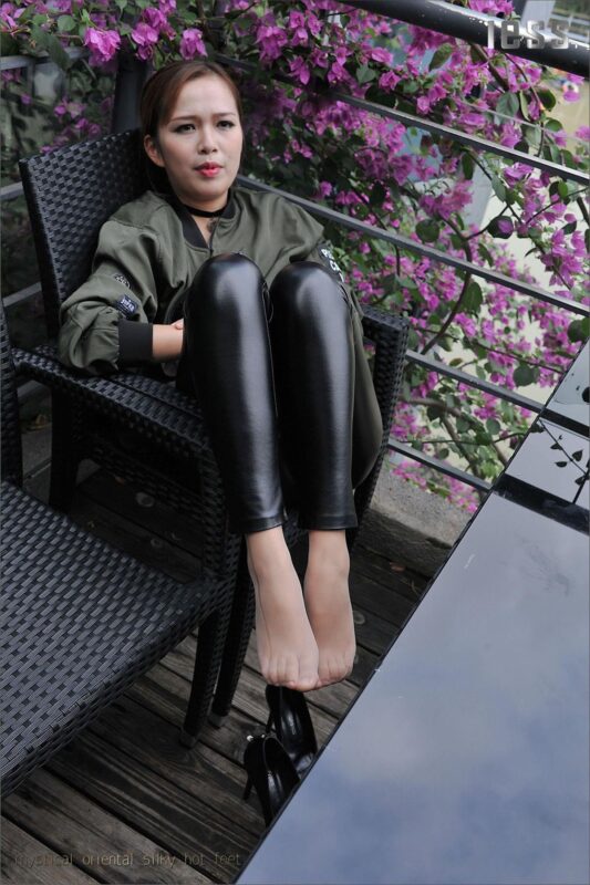 [IESS異思趣向] 2016.10.21 絲足便當(dāng)021：《緊繃皮褲與順滑肉絲 2》羊羊 [80P/34MB]-無料攝影圈
