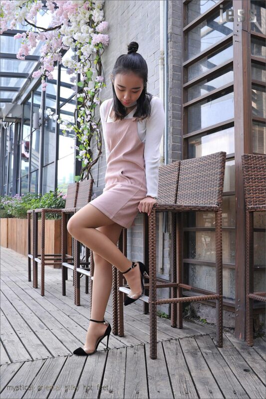 [IESS異思趣向] 2016.11.10 絲足便當030：《肉絲優(yōu)足露趾高跟》馨月 [98P/106MB]-無料攝影圈