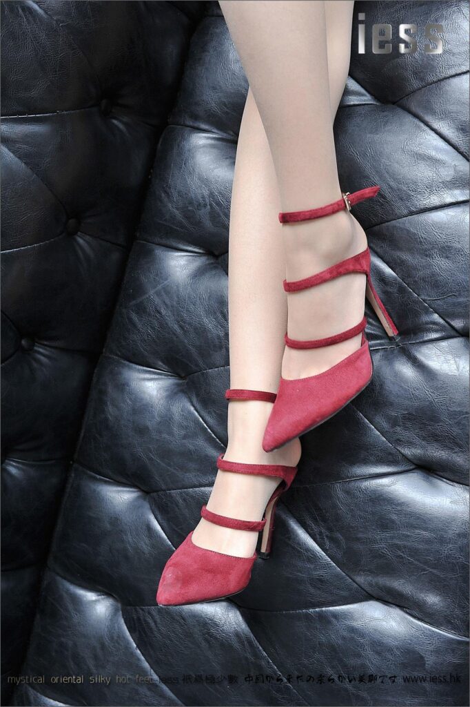 [IESS異思趣向] 2016.12.08 絲足便當(dāng)038：《天上人間1-小夕絲足》小夕 [94P/110MB]插圖1