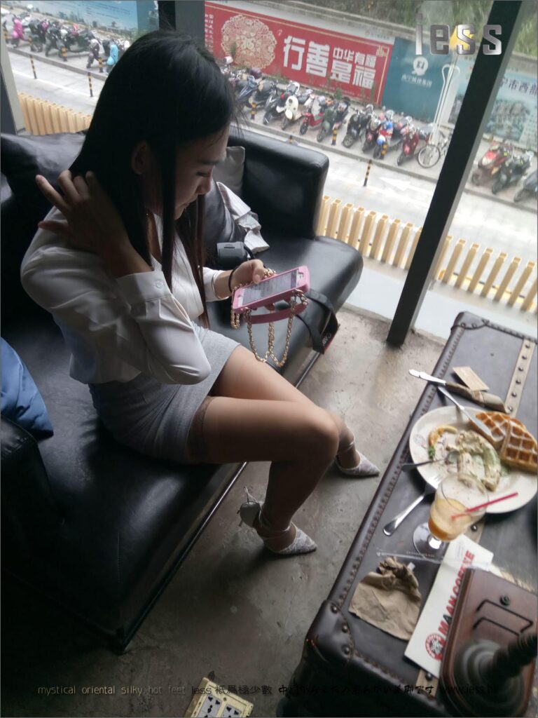 [IESS異思趣向] 2017.01.05 絲足便當(dāng)052：《唯美食與美腿不可辜負(fù)》寧寧 [99P/107MB]插圖