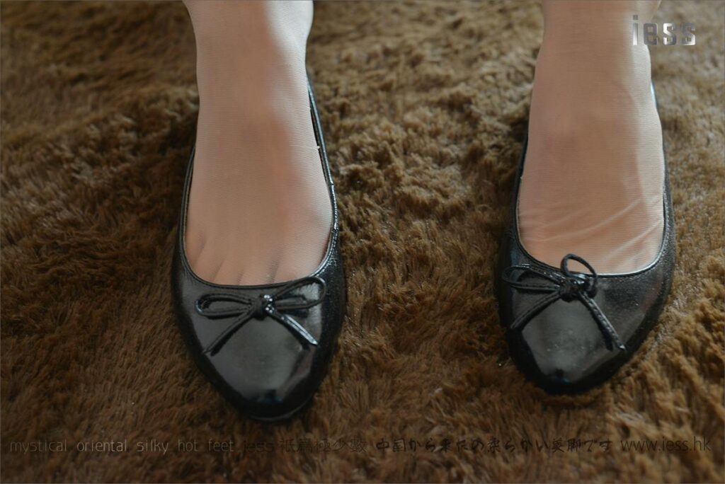 [IESS異思趣向] 2017.01.14 絲足便當(dāng)056：《女神演繹ES6和平底鞋》瀟瀟 [99P/118MB]插圖2