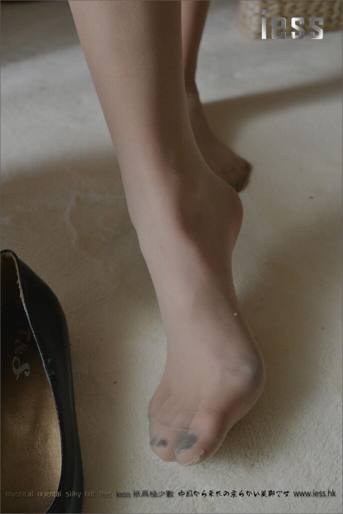 [IESS異思趣向] 2017.01.14 絲足便當(dāng)056：《女神演繹ES6和平底鞋》瀟瀟 [99P/118MB]插圖