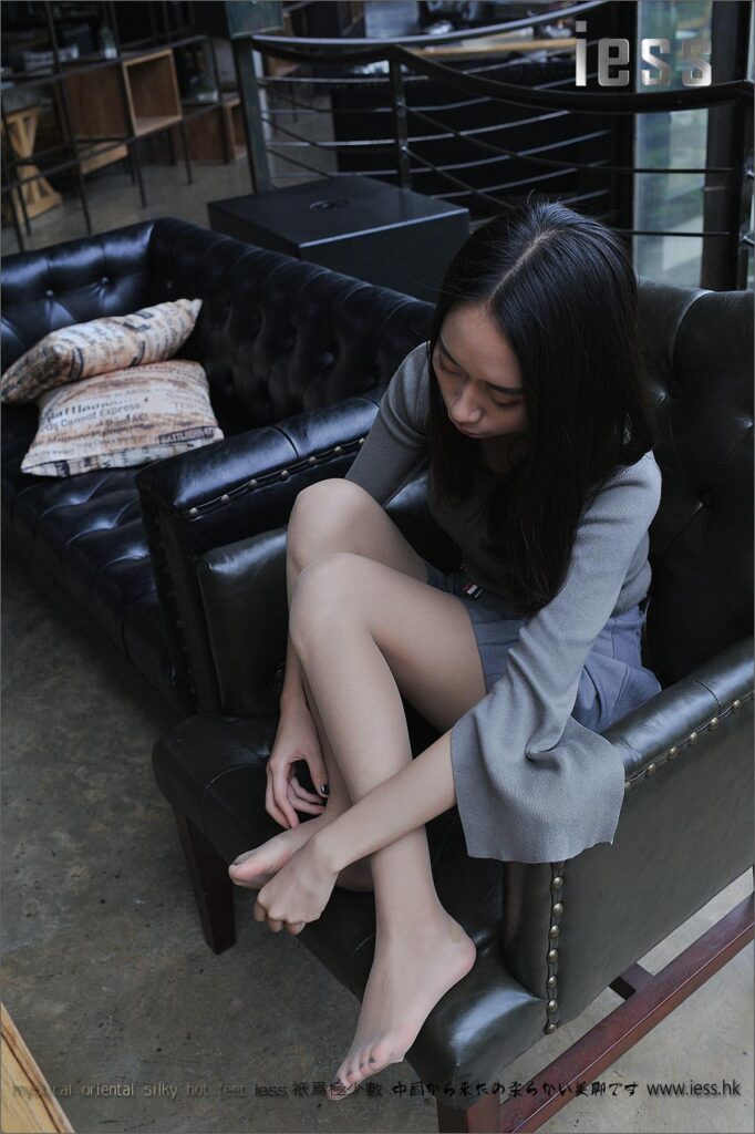 [IESS異思趣向] 2017.01.15 絲足便當(dāng)057：《超薄肉絲與黑高跟》小C [99P/99.2MB]插圖3