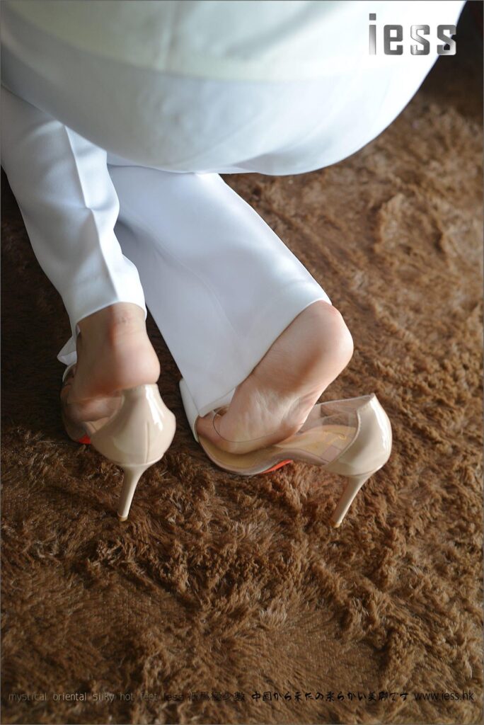 [IESS異思趣向] 2017.01.18 絲足便當(dāng)058：《典藏-裸足高跟鞋》懸念 [99P/121MB]插圖1