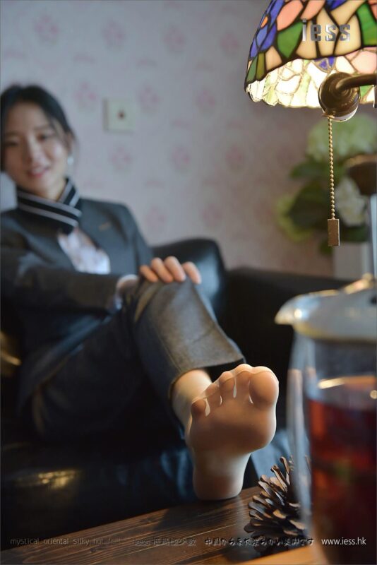 [IESS異思趣向] 2017.03.17 絲足便當087：《空姐養(yǎng)成計劃系列-1》小六 [99P/149MB]-無料攝影圈