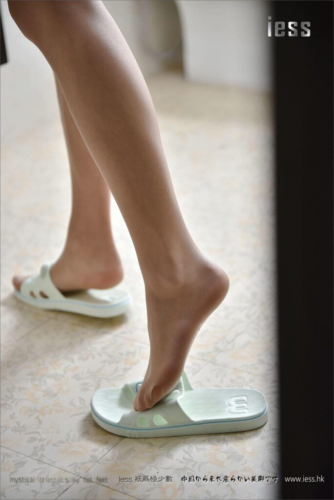 [IESS異思趣向] 2017.03.26 絲足便當(dāng)092：絲足場景劇七《妹妹的周末》-part2洗漱 [36P/39MB]插圖1