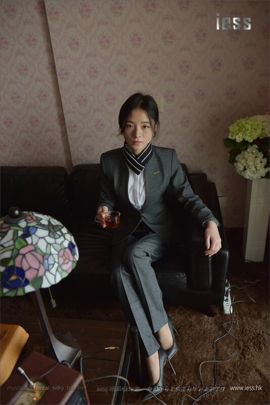 [IESS異思趣向] 2017.05.05 絲足便當(dāng)114：《小六的長(zhǎng)褲短絲》小六 [99P/126MB]-無(wú)料攝影圈