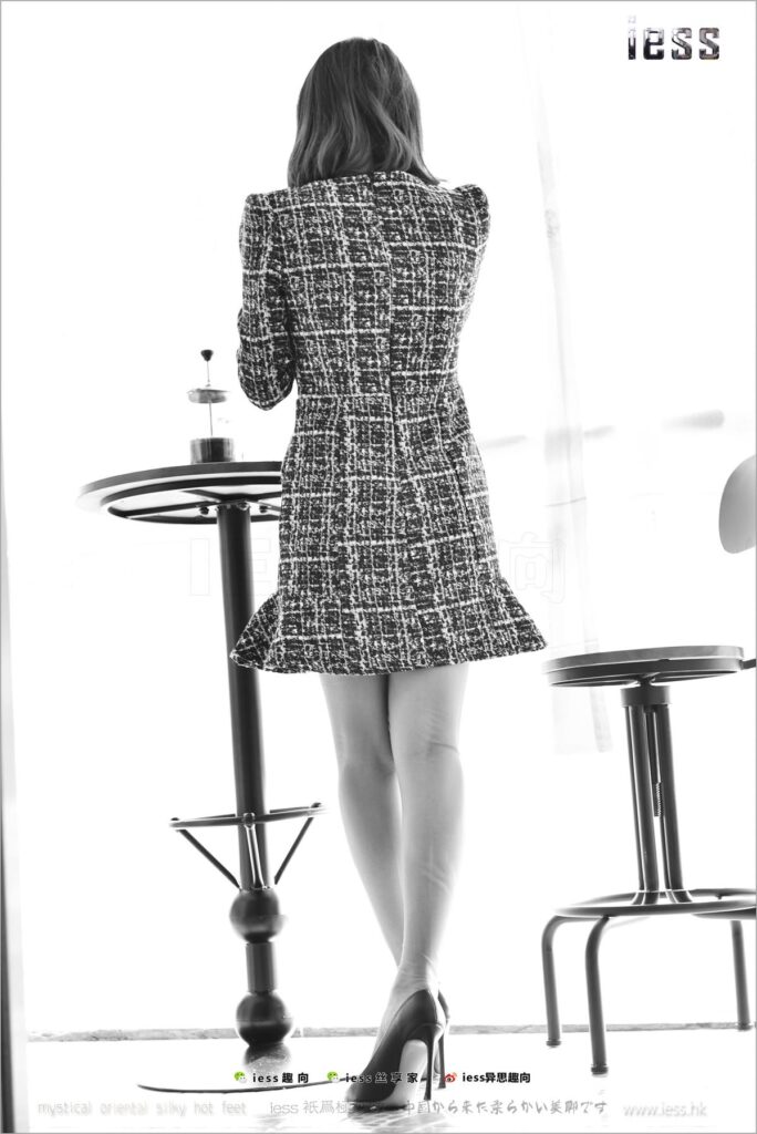 [IESS異思趣向] 2017.08.25 絲足便當(dāng)142：《古典之美》薇薇 [71P/303MB]插圖3